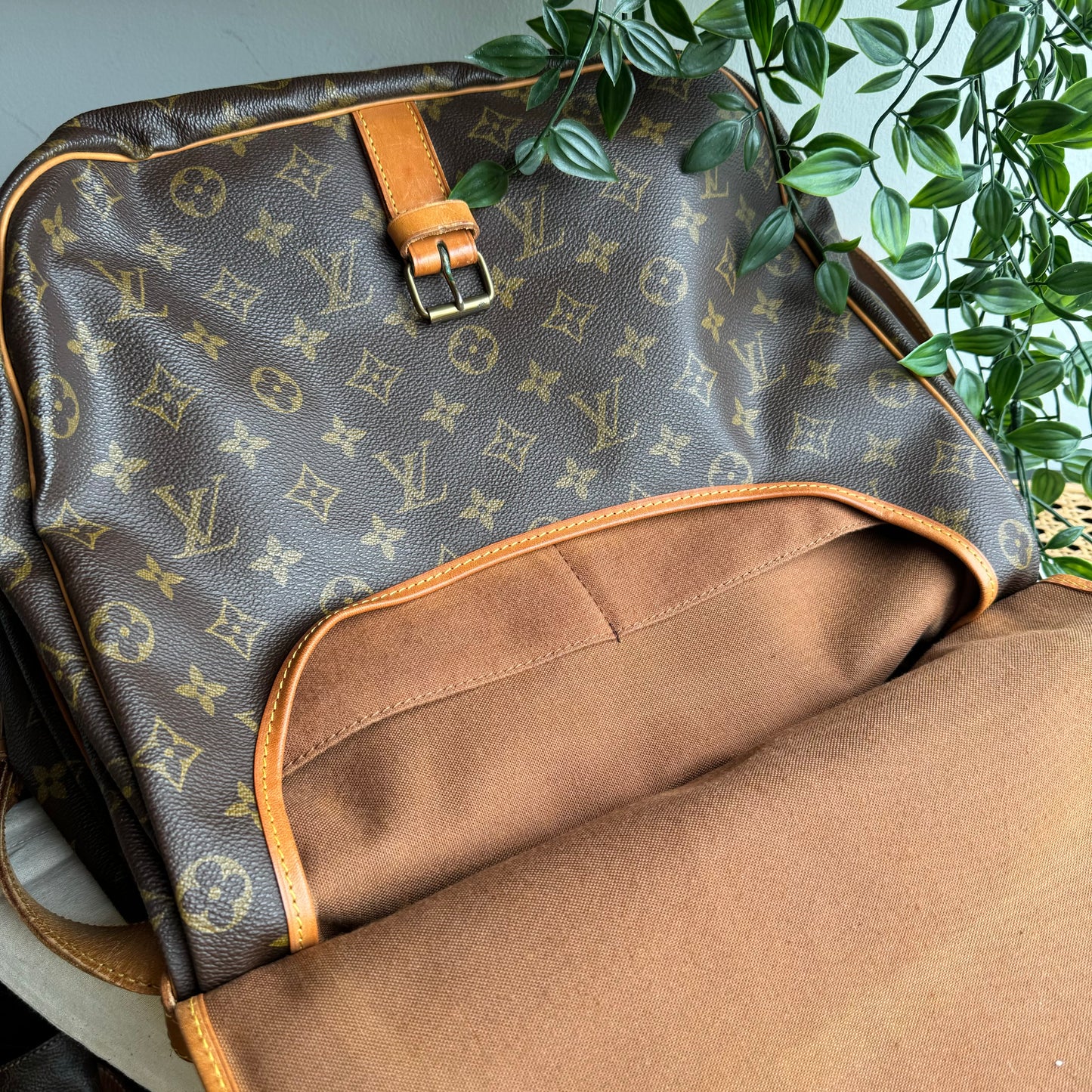 Louis Vuitton 1990 Samur 35
