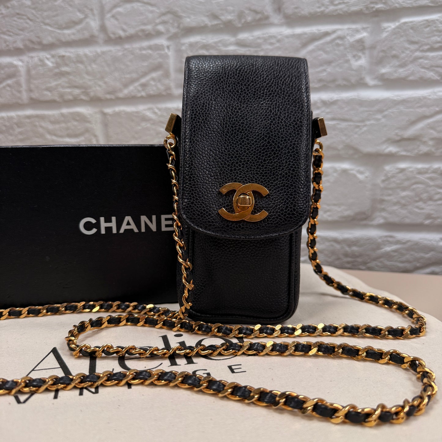 Chanel 1994 Caviar Pochette - Black Caviar Leather & 24k hold hardware