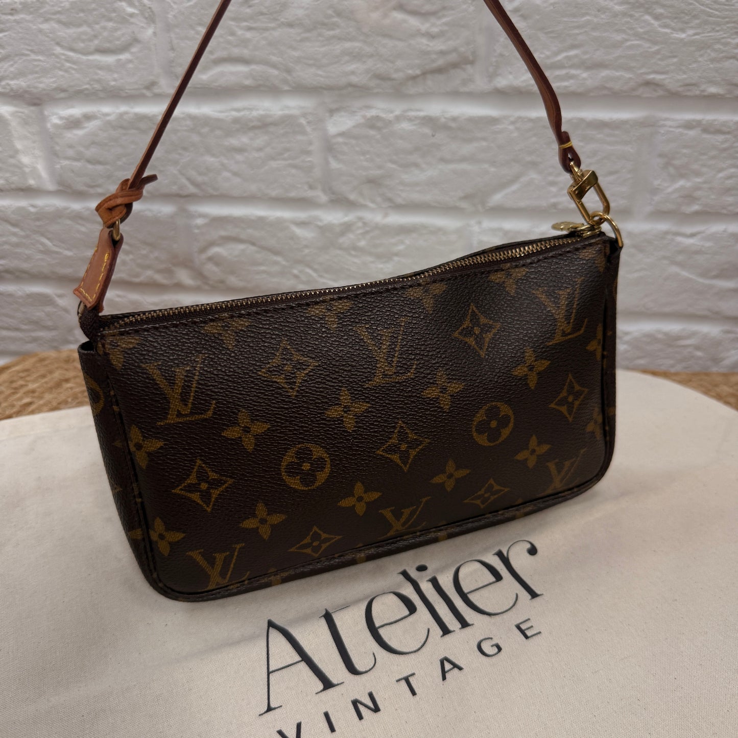 Louis Vuitton 2002 Pochette Accessoires
