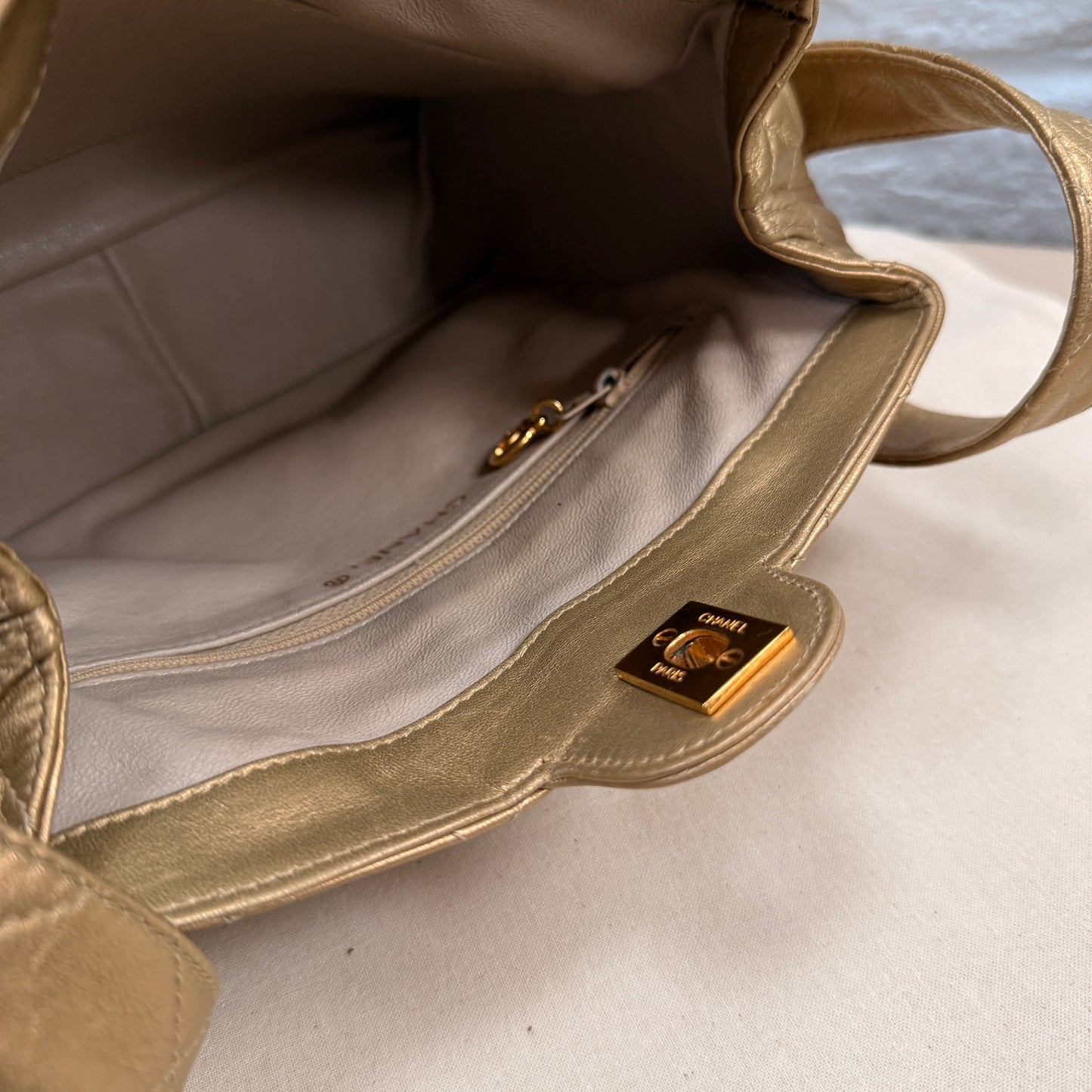 Chanel 1991 CC Turnlock closure cross body in gold Lambskin leather & 24k gold hardware