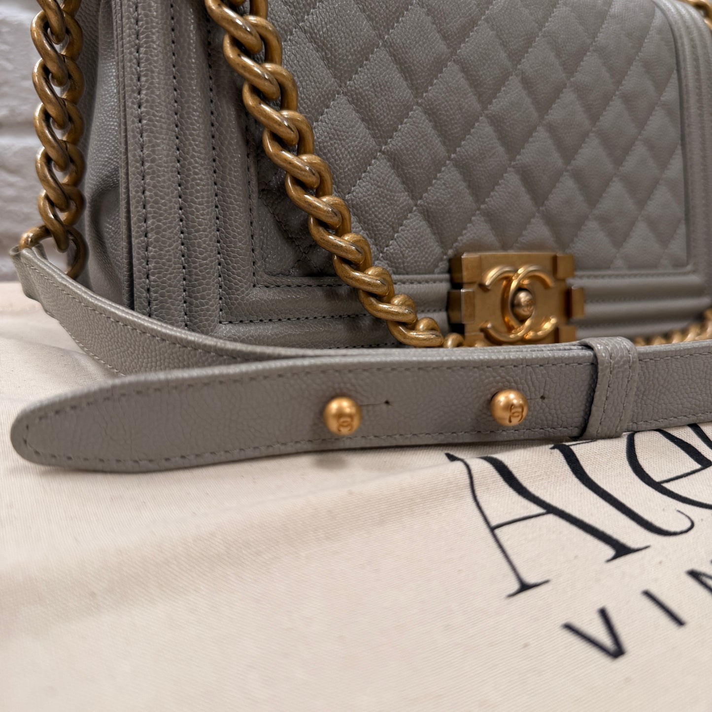 Chanel 2018 Le Boy Caviar Old Medium Grey