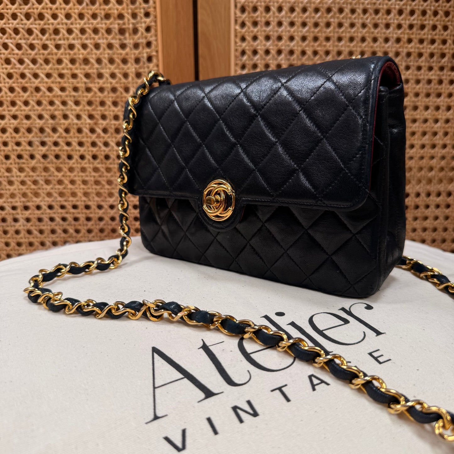 Chanel Paris limited Edition 1989 CC Circle single flap