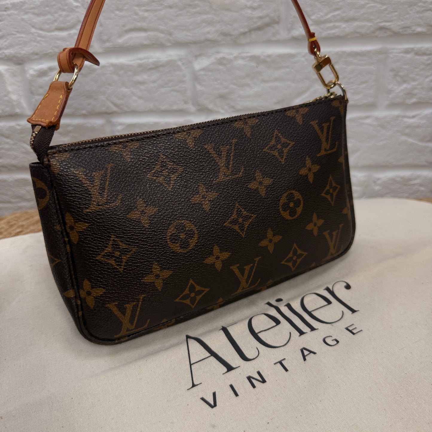 Louis Vuitton 2003 Pochette Accessoires