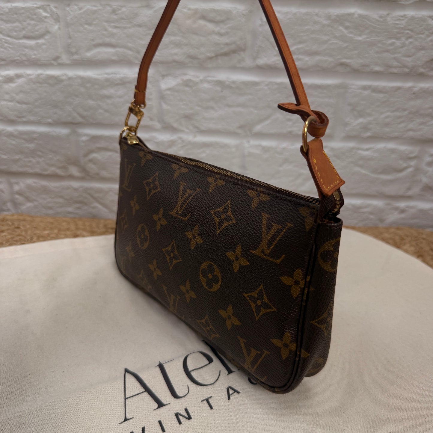 Louis Vuitton 2002 Pochette Accessoires