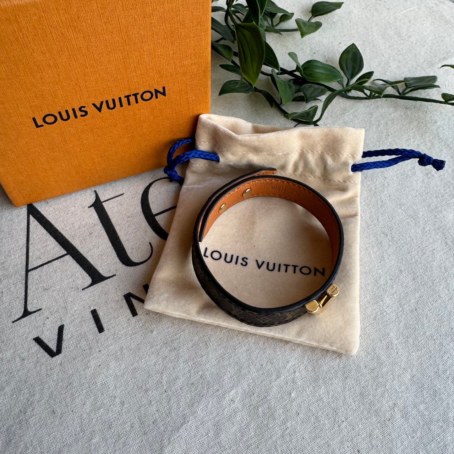 Louis Vuitton V Bracelet Monogram